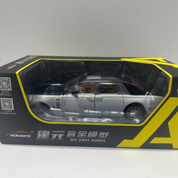 1:24 Rolls-Royce Phantom Metal Diecast BLACK WHITE WITH LEDS Roll-Back - Picture 14 of 14